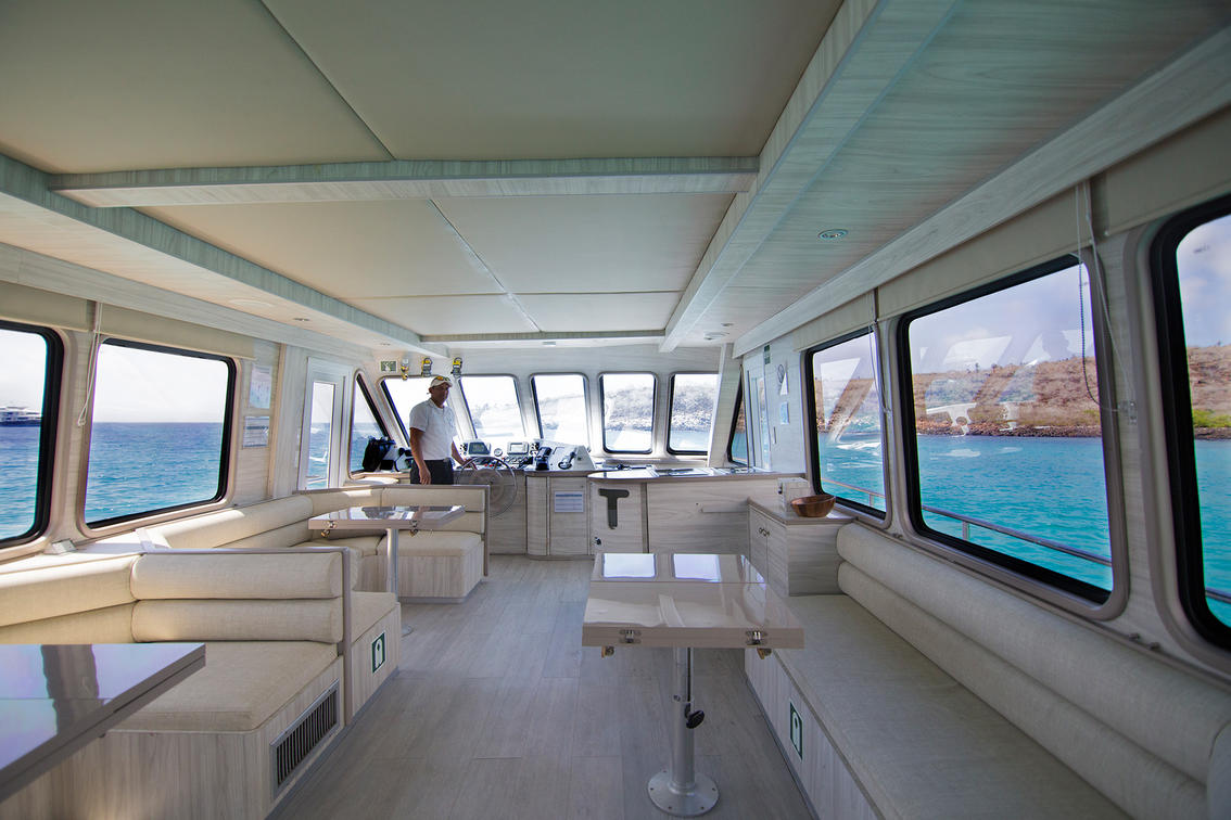 sea-lion-yacht-finch-bay-captain1